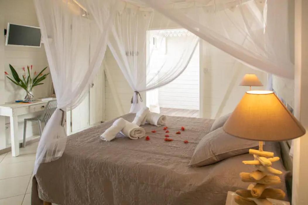 Bungalow Vanille Pacane Vue Mer avec Spa Privé Les Trois-Ilets Exterior foto